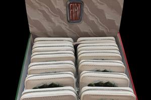 Set di 12 portafogli con zip Fiat 500 storica ross