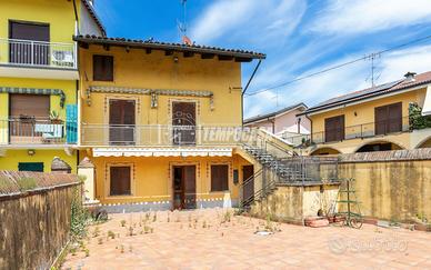 VEROLENGO CASA CON CORTILE CON POSSIBILITA' DI BIF