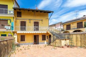 VEROLENGO CASA CON CORTILE CON POSSIBILITA' DI BIF