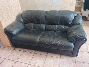 Divano in pelle nera