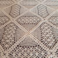 Copritavolo fatto ad uncinetto 