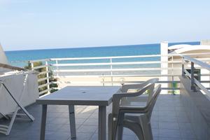 Bilocale fronte mare