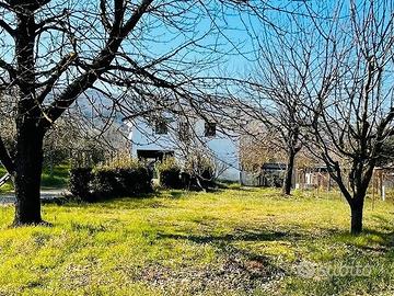 Villeta indipendente con giardino