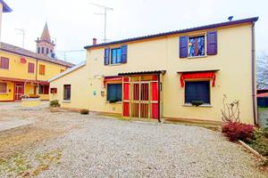 Villa di 130 m² con 5 locali e box auto a Copparo