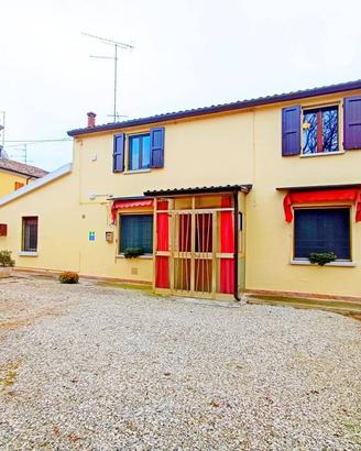 Villa di 130 m² con 5 locali e box auto a Copparo