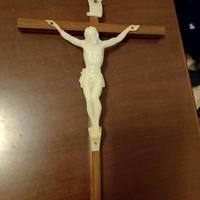 crocifisso foflorescente su croce in legno 