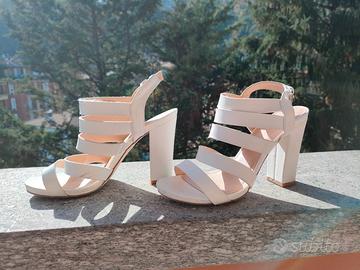 Sandali bianchi Anna field