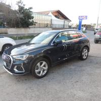 AUDI Q3 40 TDI quattro S tronic Business Advance