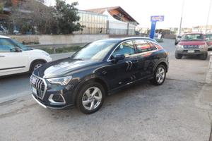 AUDI Q3 40 TDI quattro S tronic Business Advance
