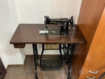 Macchina da cucire vintage necchi