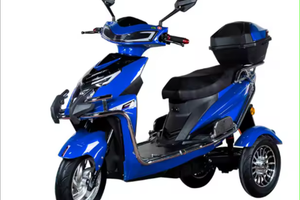 Scooter elettrico per disabili a tre ruote