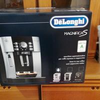 Macchina da caffè DeLonghi  magnifica S 