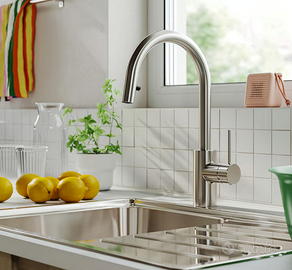 Miscelatore, rubinetto acciaio di Ikea.