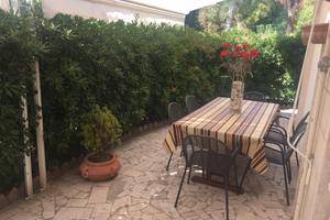 Piano terra a 100 metri dal mare per luglio rif.20