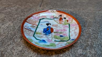 Piattino in porcellana cinese dipinto a mano