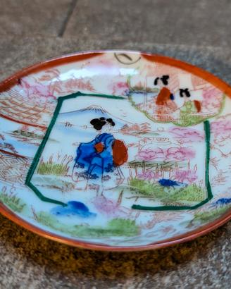 Piattino in porcellana cinese dipinto a mano