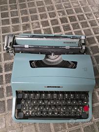 Macchina da scrivere Olivetti Lettera 32