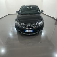 Lancia Y 1.0 Mild - Hybrid