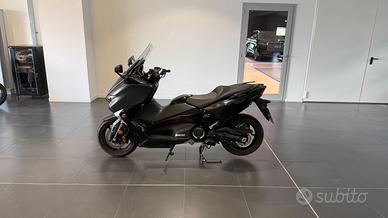 T-MAX 530 DX ABS
