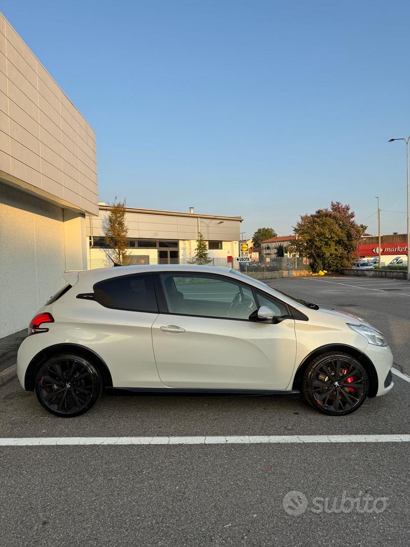 Peugeot 208 2016 photo 3