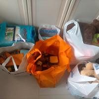 giochi in scatola vari, peluche di diverse misure 