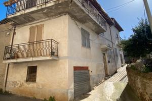 Ampia Residenza Indipendente su Due Livelli