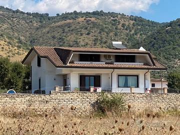 Villa su tre livelli