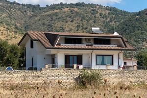 Villa su tre livelli