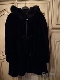 Ecopelliccia colore nero con cappuccio tg.42/44
