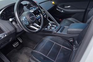 Jaguar E-Pace bianco perlato
