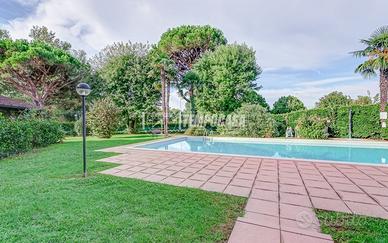 VILLA A SCHIERA IN CONTESTO ESCLUSIVO CON LA PISCI