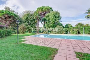 VILLA A SCHIERA IN CONTESTO ESCLUSIVO CON LA PISCI