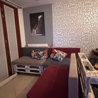 Divano con bancale finitura shabby con cuscini