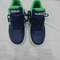 scarpe da tennis donna Adidas. 