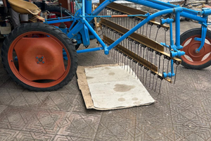 Ranghinatore con motore a petrolio