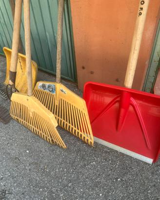 Rastrelli, palette e attrezzi vari