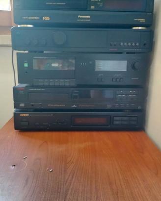 stereo con vari elementi tutti di marca mol