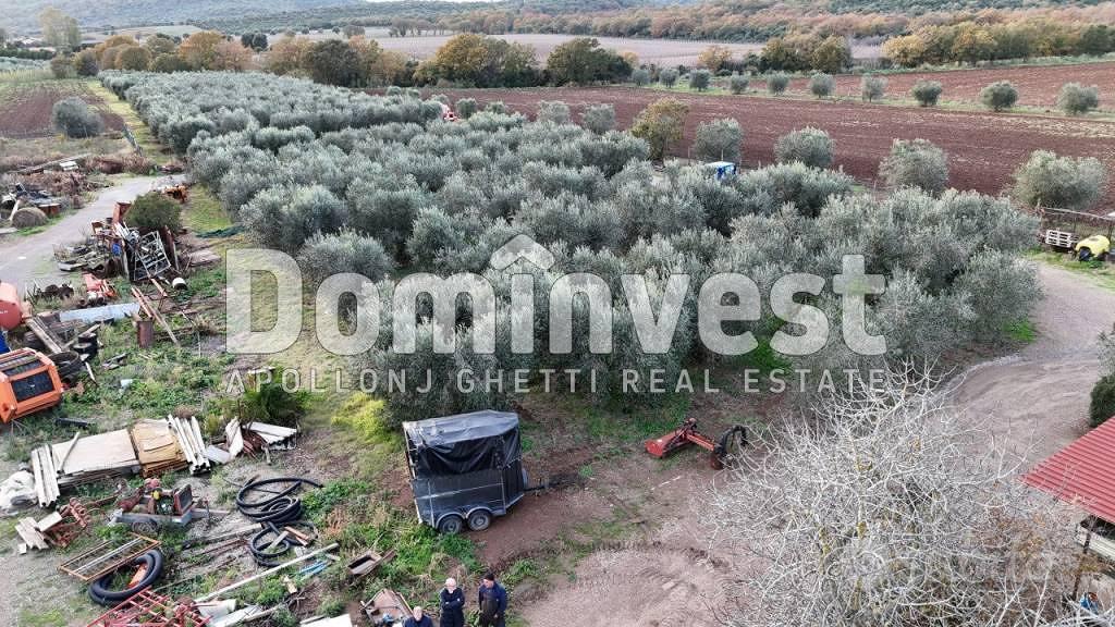Rustico / Casale di 380 m² con più di 5 locali a C - Altro