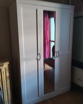 armadio a tre ante bianco