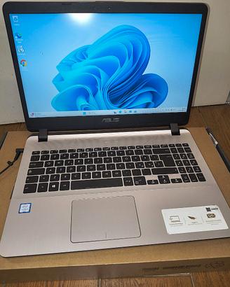 Pc  ASUS F507U 15,6"  i3-6006U 4GB RAM 224Gb