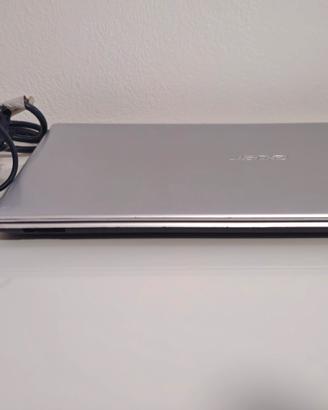 PC portatile senza batteria. Solo cavo