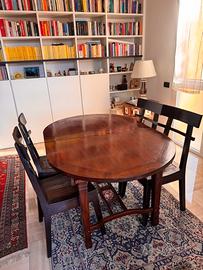 Tavolo stile coloniale orientale con sedie