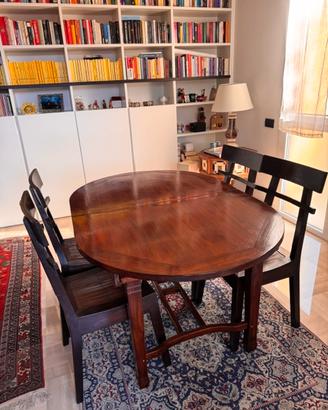 Tavolo stile coloniale orientale con sedie
