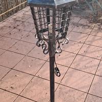 Lanterna in ferro con palo