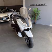 YAMAHA X-MAX 250
