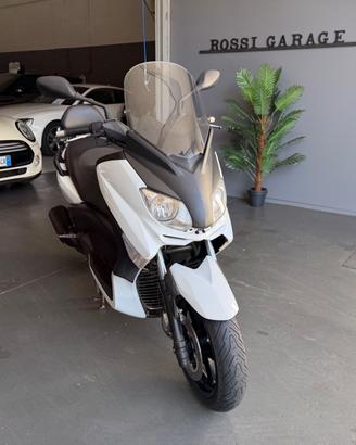 YAMAHA X-MAX 250