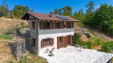 VILLA IN PIETRA DI LANGA CON VISTA MOZZAFIATO SULL