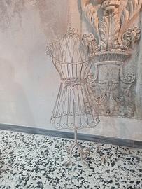 Manichino in ferro battuto da bambina