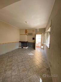 Casa indipendente su due livelli con box auto