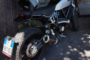 Moto 800